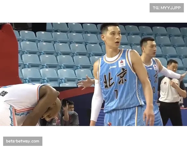 马祖拉试验武切维奇高位策应 利用传球视野寻找空切机会